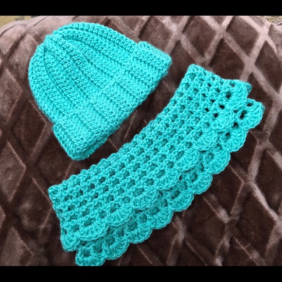 Winter beanie hat & matching cowl Neck warmer 🧶 - Picture 2 of 2